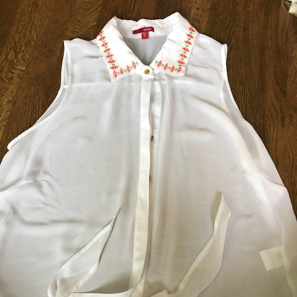 White sleeveless shirt